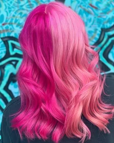 Žene cele ofarbane kose u roze